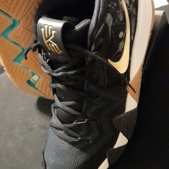 Kyrie IV - Picture 5 of 7